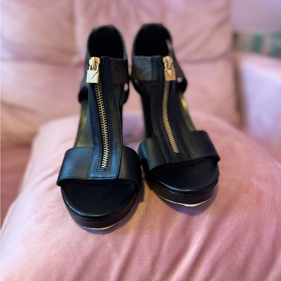 Michael Kors platform heels - Picture 9 of 10